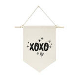 XOXO, Black Hanging Wall Banner
